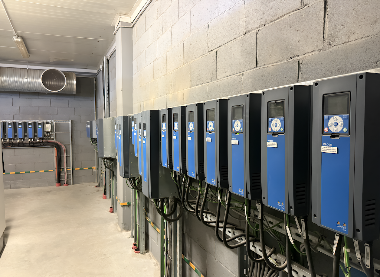 Naujas VACON 100 FLOW 250 kW keitiklis Foksita jėgainėje